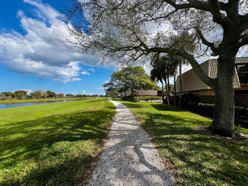 5023 50th Way in West Palm Beach, FL - Building Photo