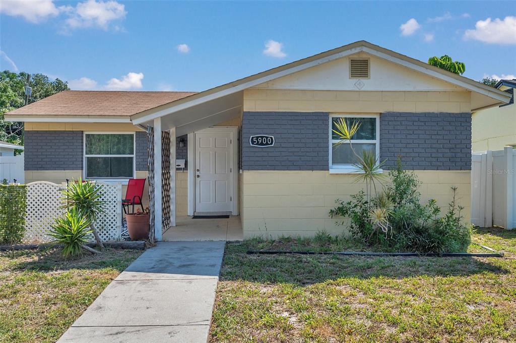 5900 Cypress St N in St. Petersburg, FL - Building Photo
