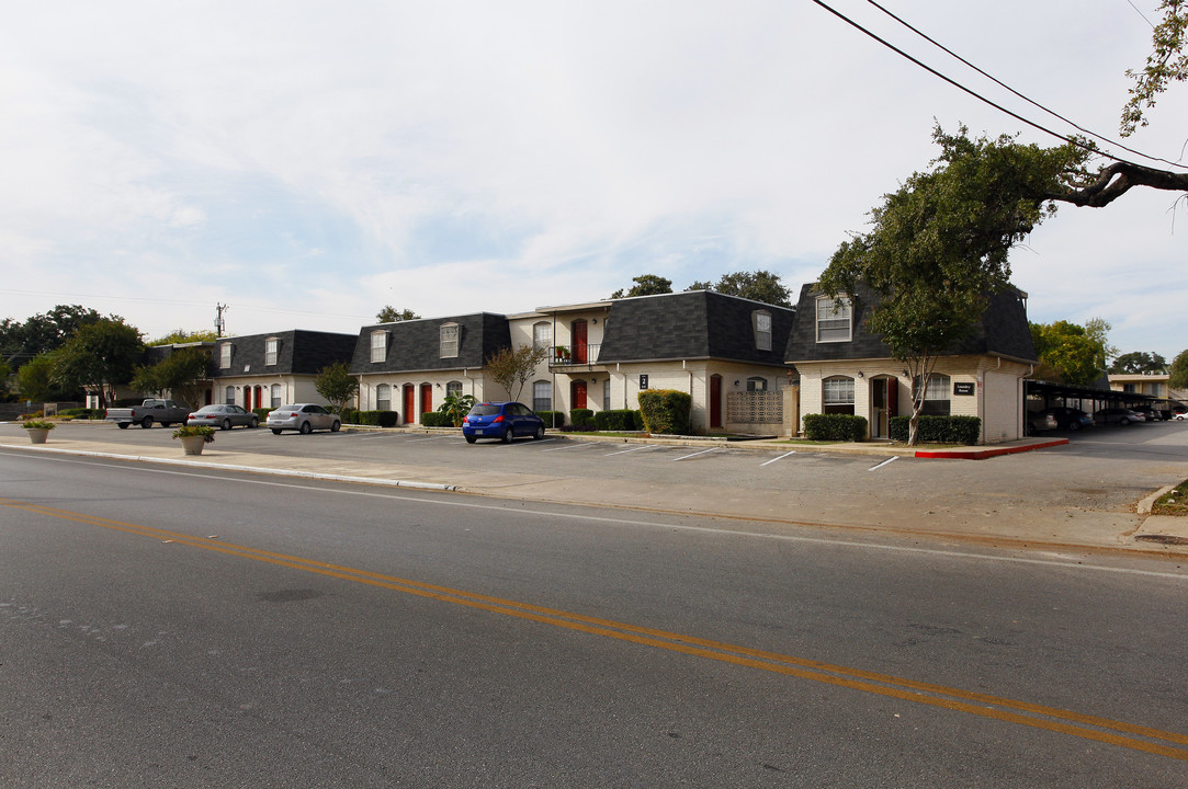 Northwood Apartments in San Antonio, TX - Building Photo