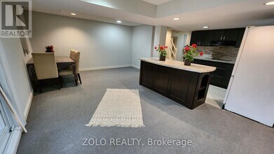 27 Abraham Ave in Markham, ON - Building Photo - Building Photo