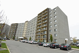 Sky Gate Apartments in Westland, MI - Foto de edificio - Building Photo