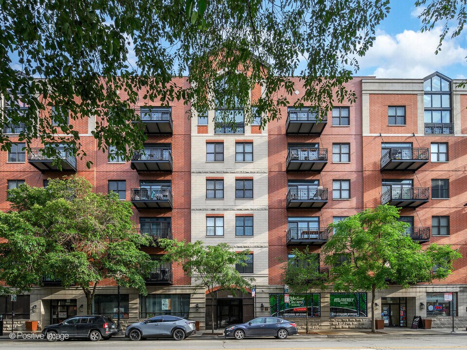 1155 W Madison St in Chicago, IL - Building Photo