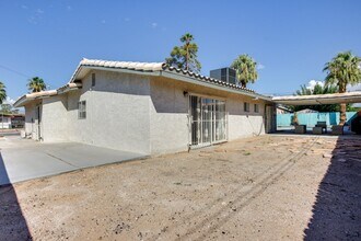 2405 Arenas St in Las Vegas, NV - Building Photo - Building Photo
