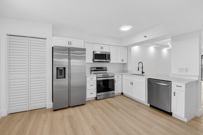 14475 Strathmore Ln in Delray Beach, FL - Building Photo - Building Photo