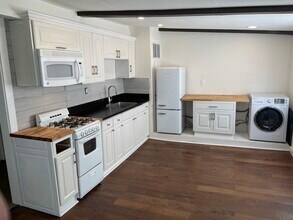 42 Indian Wood Rd in Niantic, CT - Building Photo - Building Photo