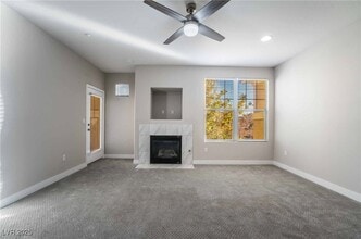 5855 Valley Dr in North Las Vegas, NV - Foto de edificio - Building Photo