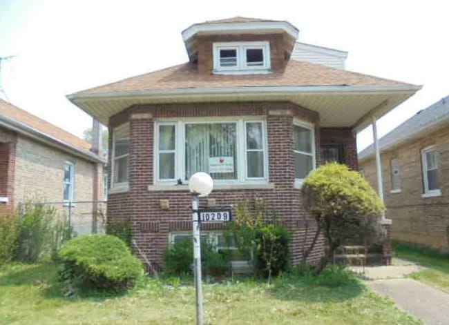 property at 10209 S May St