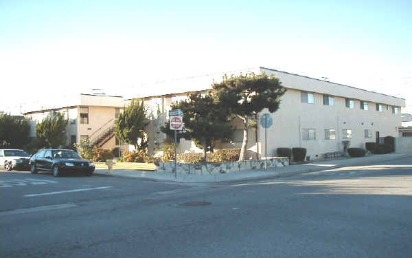 2323 Huntington Ln in Redondo Beach, CA - Building Photo