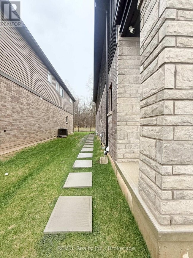 19 Willson Dr in Thorold, ON - Building Photo - Building Photo