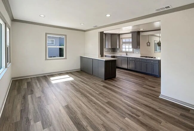 734 W 139th St in Gardena, CA - Foto de edificio - Building Photo