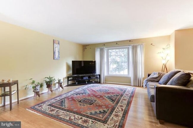 7893 Godolphin Dr in Springfield, VA - Building Photo - Building Photo