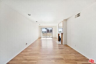 1519 N Martel Ave in Los Angeles, CA - Foto de edificio - Building Photo