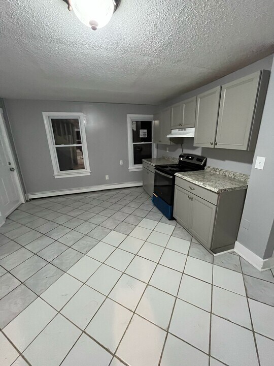 226 Farmington Ave, Unit 1 in New Britain, CT - Foto de edificio