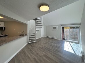 181 Loomis Dr in West Hartford, CT - Foto de edificio - Building Photo