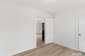 63 Reynolds St in Killingly, CT - Foto de edificio - Building Photo