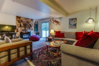 3300 East Fort Union Blvd, Unit 205 in Cottonwood Heights, UT - Building Photo - Building Photo