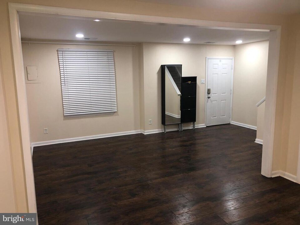 13013 Townsend Rd in Philadelphia, PA - Building Photo