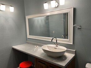 8100 Cambridge St in Houston, TX - Building Photo - Building Photo