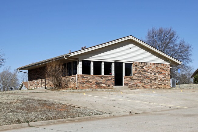 First Capitol Apartments in Guthrie, OK - Building Photo - Building Photo