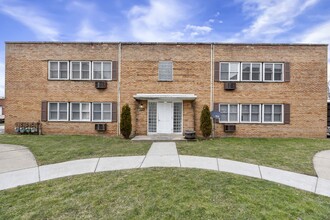 Fairview Premium Flats, LLC in Fairview Park, OH - Building Photo - Interior Photo