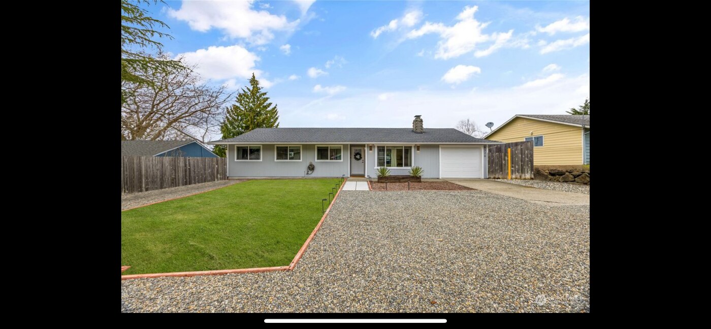 5326 Green Hills Ave NE, Unit Main House in Tacoma, WA - Building Photo