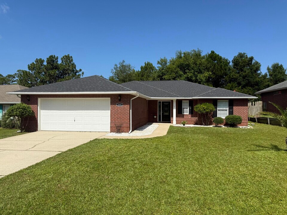 1681 Village Pkwy in Gulf Breeze, FL - Building Photo