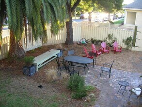 1535 9th St, Unit Upper in Alameda, CA - Foto de edificio - Building Photo