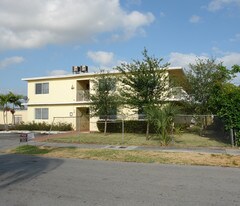Royal Apartments in Fort Lauderdale, FL - Building Photo