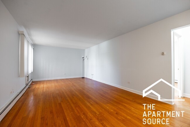 1643 W Sherwin Ave, Unit 2C in Chicago, IL - Building Photo - Building Photo