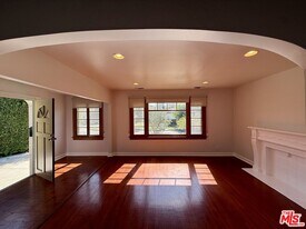 5015 Edgewood Pl in Los Angeles, CA - Building Photo