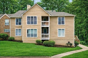 5537 Mountain Springs Cir in Stone Mountain, GA - Building Photo