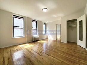 401 E 68th St in New York, NY - Building Photo - Building Photo