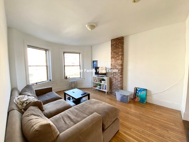 854 Huntington Ave, Unit 1