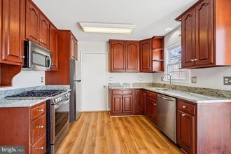 1918 Contralto Ct in Vienna, VA - Building Photo - Building Photo