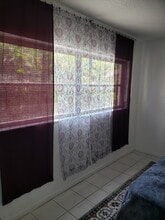 300 NE 14th Ave in Hallandale Beach, FL - Foto de edificio - Building Photo