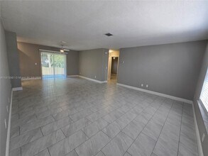 3201 SE Hibiscus St in Stuart, FL - Building Photo - Building Photo