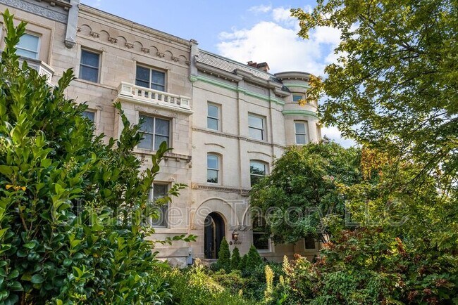 property at 2131 S St NW