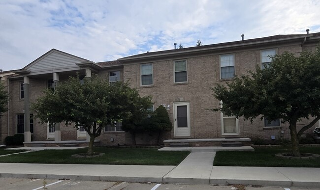 29307 W. Jefferson Ave, Unit #12
