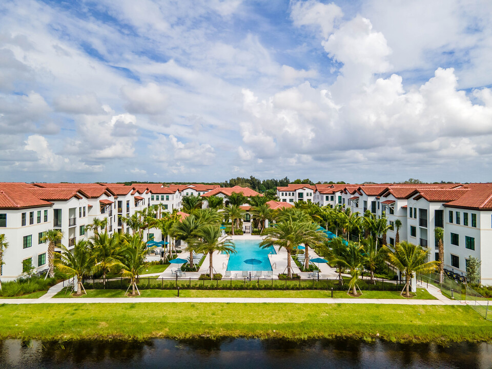 Wellington Vista in Lake Worth, FL - Building Photo