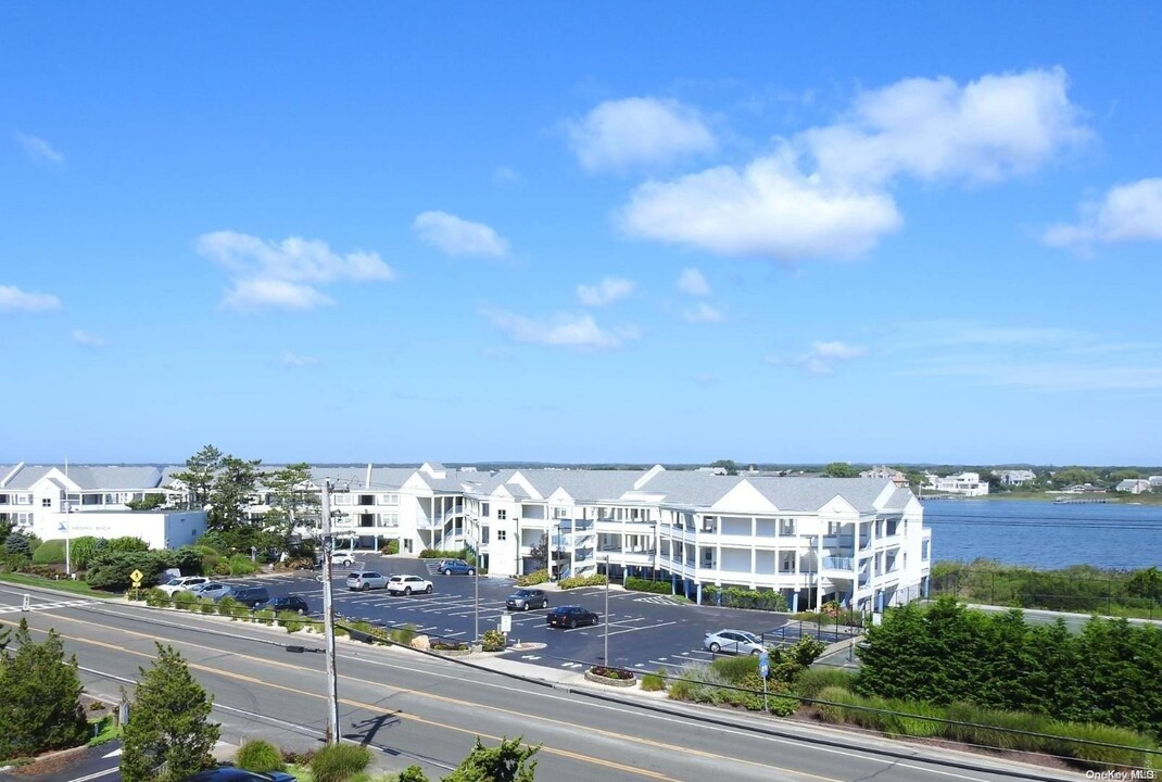 256 Dune Rd in Westhampton Beach, NY - Building Photo