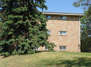 Raymond Place Apartments in St. Paul, MN - Building Photo - Building Photo