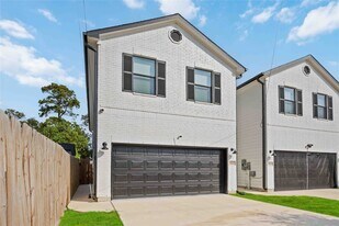 5111 Firnat St in Houston, TX - Building Photo