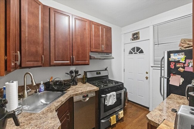 2465 N Clark St in Chicago, IL - Building Photo - Building Photo