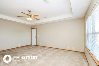 211 Golfview Dr in Pleasant Hill, MO - Foto de edificio - Building Photo