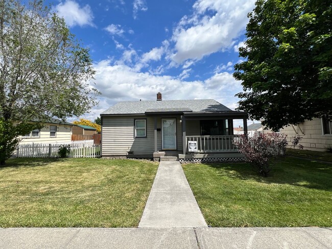 1107 W Gem Ave in Moses Lake, WA - Building Photo - Building Photo