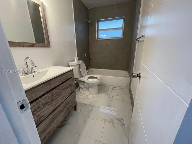 3906 SW 12th Ct in Fort Lauderdale, FL - Building Photo - Building Photo