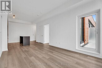 2 David Eyer Rd in Richmond Hill, ON - Building Photo - Building Photo