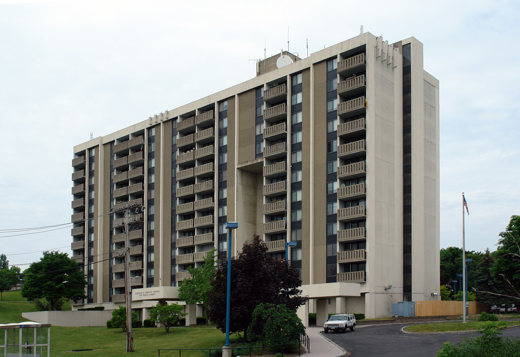 Vinette Towers in Syracuse, NY - Foto de edificio