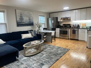 153 Charles St, Unit 1 in Cambridge, MA - Building Photo - Building Photo