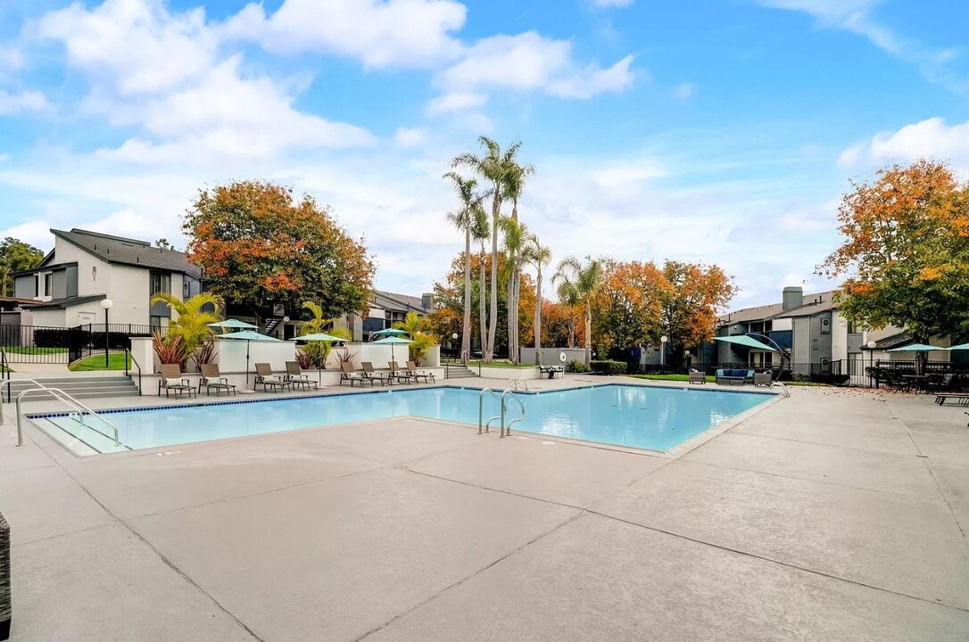 Pepperwood Apartments in Vista, CA - Building Photo